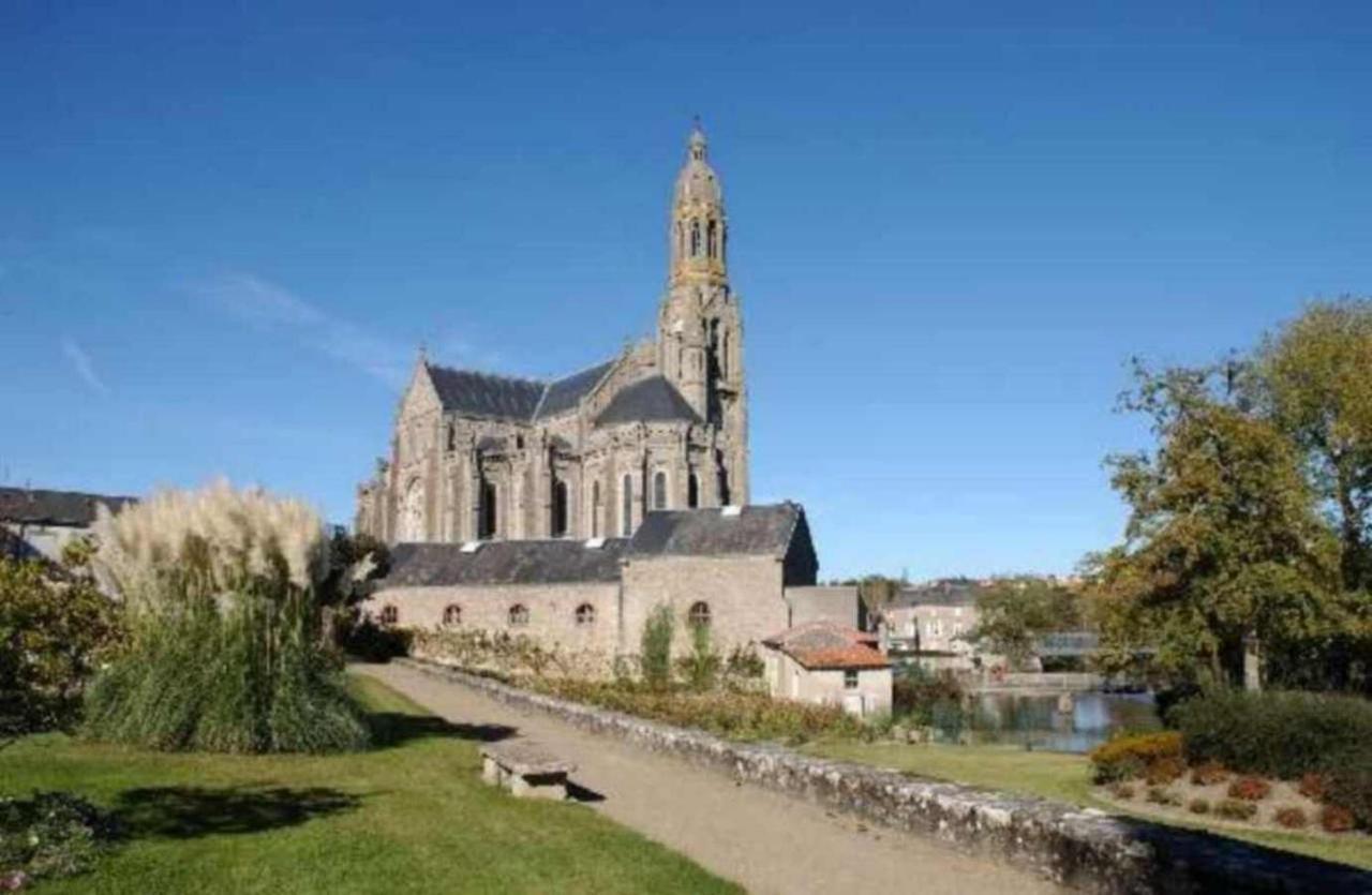 Appart-Alma Saint-Laurent-sur-Sevre Exterior photo